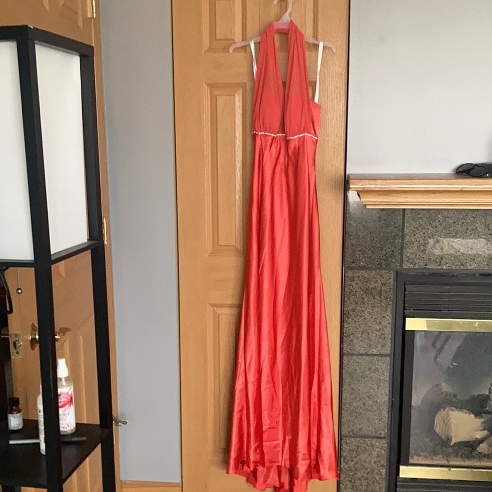 David’s Bridal gown. Beautiful for prom, wedding, or upscale event or dinner.